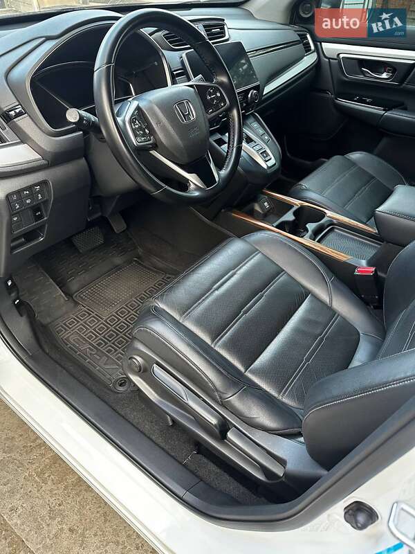 Внедорожник / Кроссовер Honda CR-V 2020 в Макарове