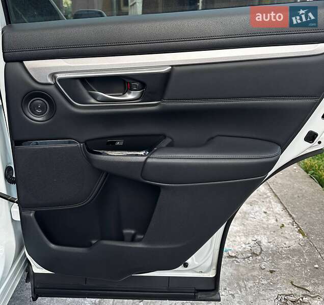 Внедорожник / Кроссовер Honda CR-V 2020 в Макарове