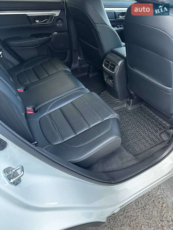 Внедорожник / Кроссовер Honda CR-V 2020 в Макарове