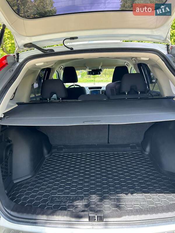 Внедорожник / Кроссовер Honda CR-V 2015 в Сокале