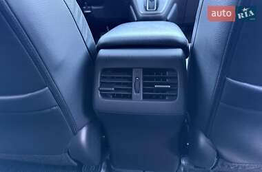 Позашляховик / Кросовер Honda CR-V 2014 в 