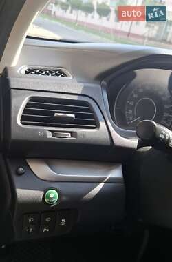 Позашляховик / Кросовер Honda CR-V 2014 в 
