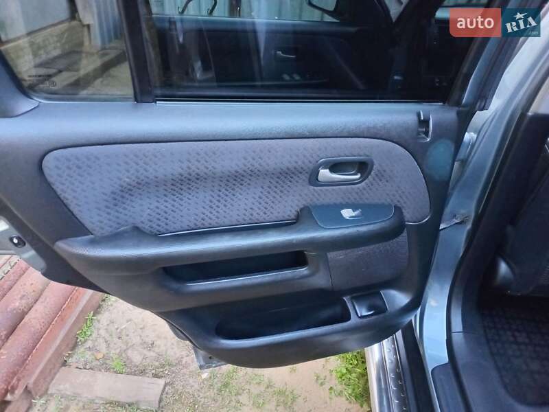 Позашляховик / Кросовер Honda CR-V 2004 в Полтаві