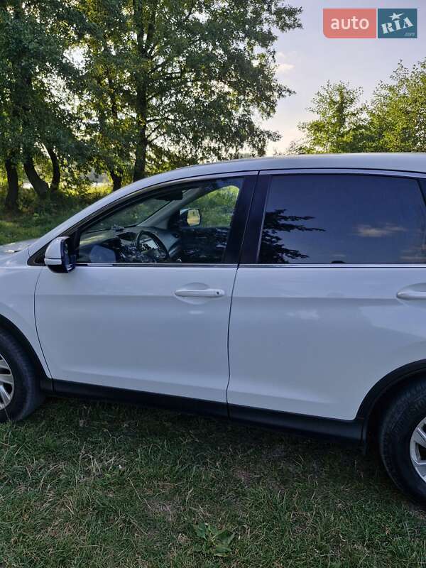 Внедорожник / Кроссовер Honda CR-V 2015 в Александровке