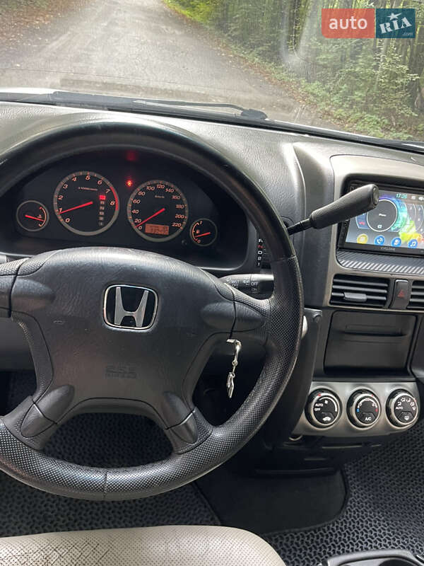 Позашляховик / Кросовер Honda CR-V 2004 в Дунаївцях