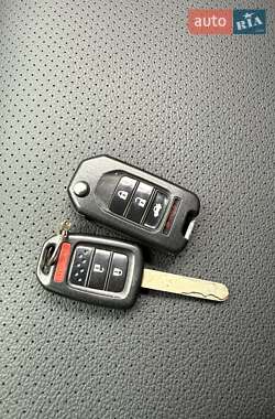 Внедорожник / Кроссовер Honda CR-V 2015 в 