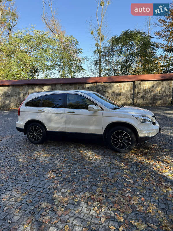 Внедорожник / Кроссовер Honda CR-V 2011 в Черновцах