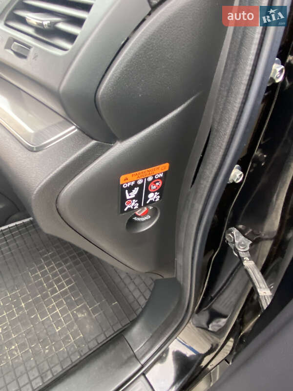 Позашляховик / Кросовер Honda CR-V 2015 в Чернівцях