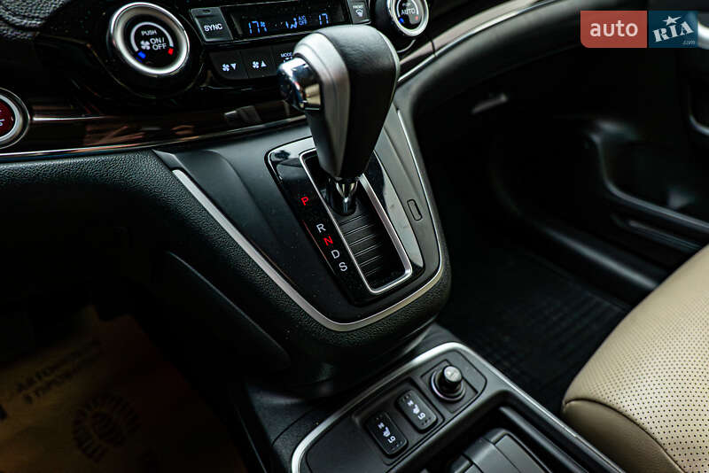 Позашляховик / Кросовер Honda CR-V 2015 в Києві