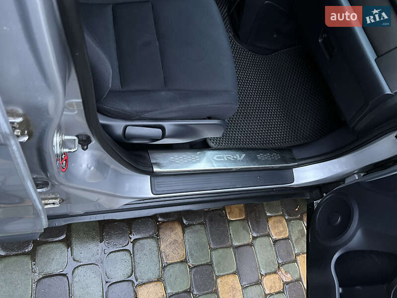 Внедорожник / Кроссовер Honda CR-V 2011 в Черкассах