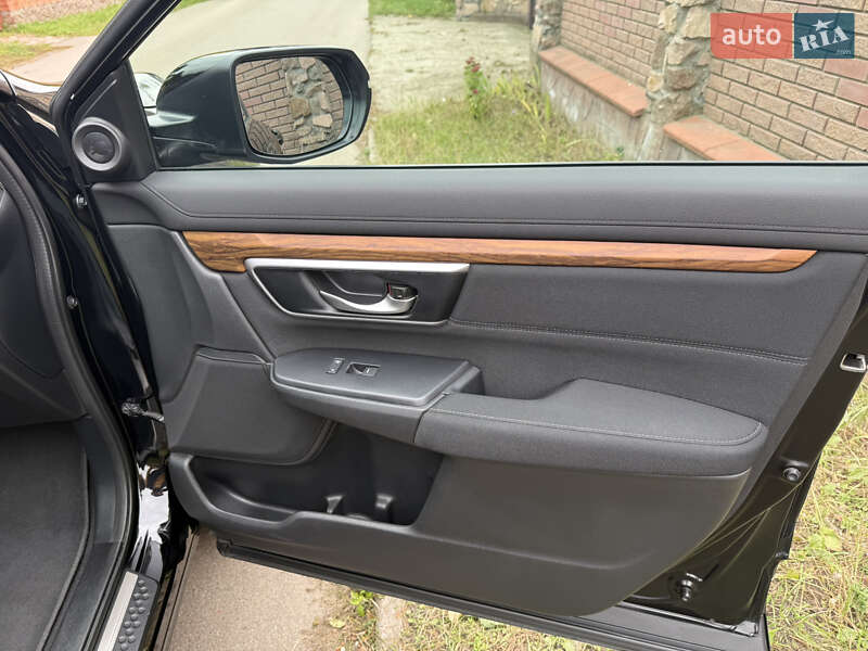 Внедорожник / Кроссовер Honda CR-V 2017 в Киеве