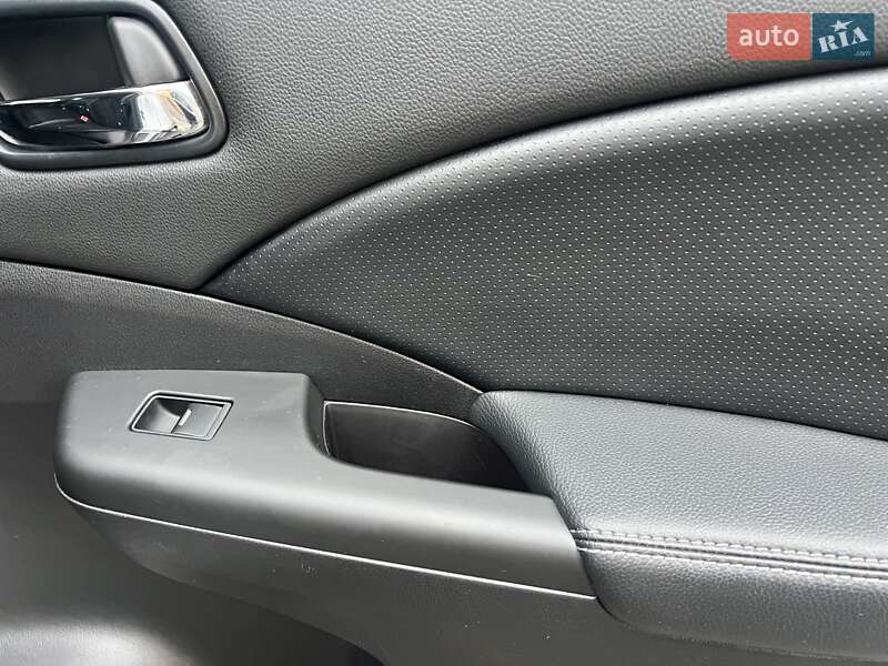 Внедорожник / Кроссовер Honda CR-V 2014 в Киеве