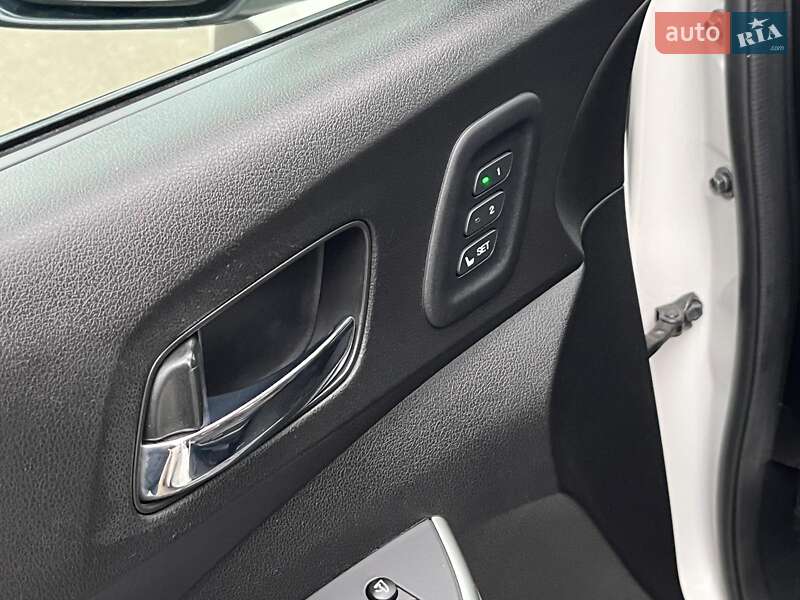 Позашляховик / Кросовер Honda CR-V 2016 в Києві