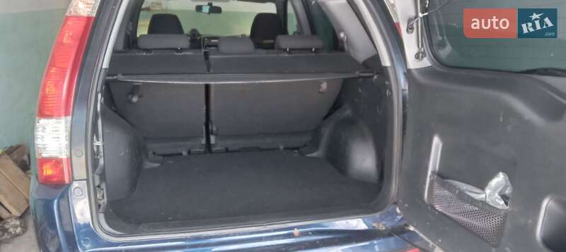 Внедорожник / Кроссовер Honda CR-V 2004 в Бурштыне