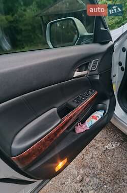 Внедорожник / Кроссовер Honda Crosstour 2011 в 