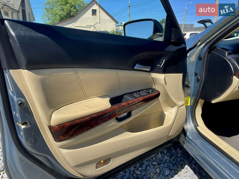Позашляховик / Кросовер Honda Crosstour 2010 в Чернівцях