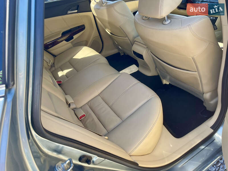 Позашляховик / Кросовер Honda Crosstour 2010 в Чернівцях