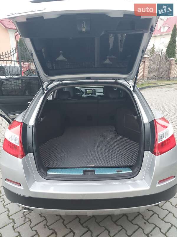 Внедорожник / Кроссовер Honda Crosstour 2014 в Черновцах