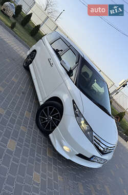 Минивэн Honda Elysion 2011 в 