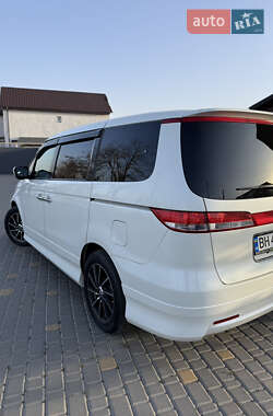 Минивэн Honda Elysion 2011 в 