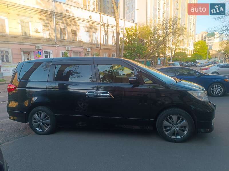 Минивэн Honda Elysion 2012 в 