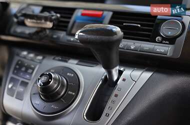 Мінівен Honda Elysion 2012 в 