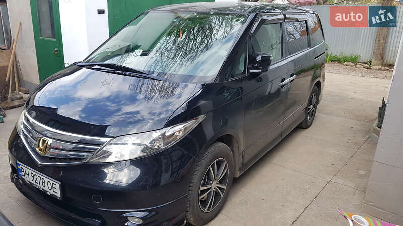Мінівен Honda Elysion 2010 в  фото Мінівен Honda Elysion 2010 в
