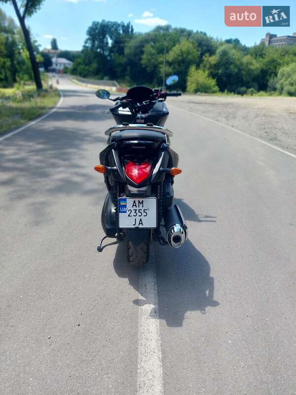 Макси-скутер Honda Faze 250 2011 в Малине