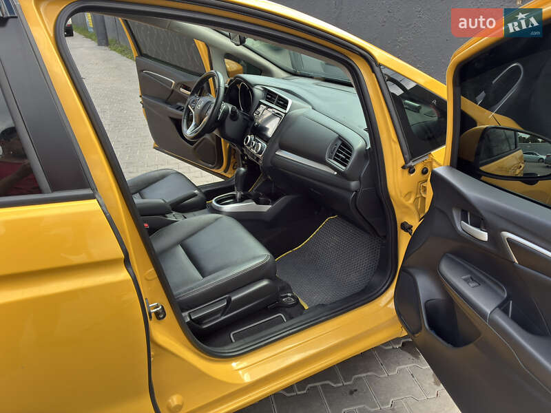 Хэтчбек Honda Fit 2017 в Киеве