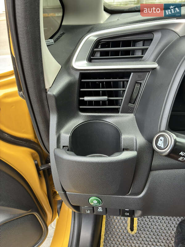 Хэтчбек Honda Fit 2017 в Киеве