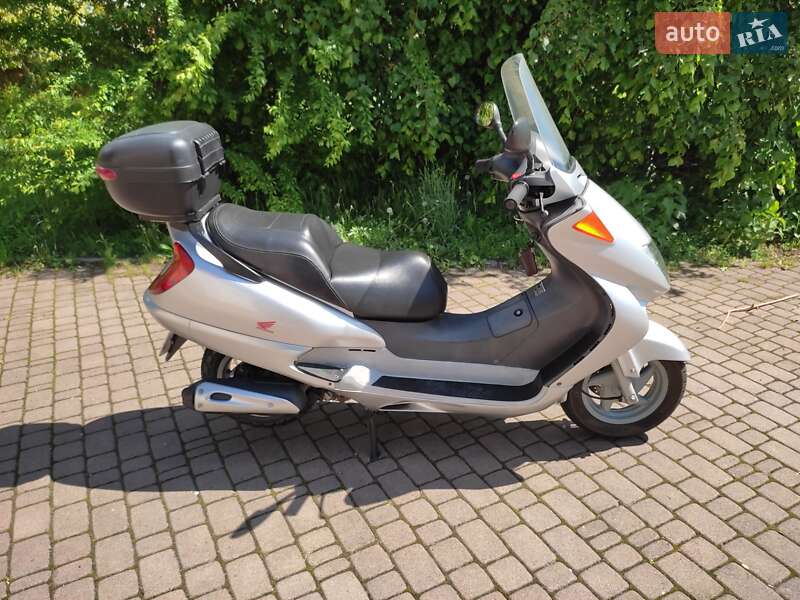 Максі-скутер Honda Forza 250 2010 в 