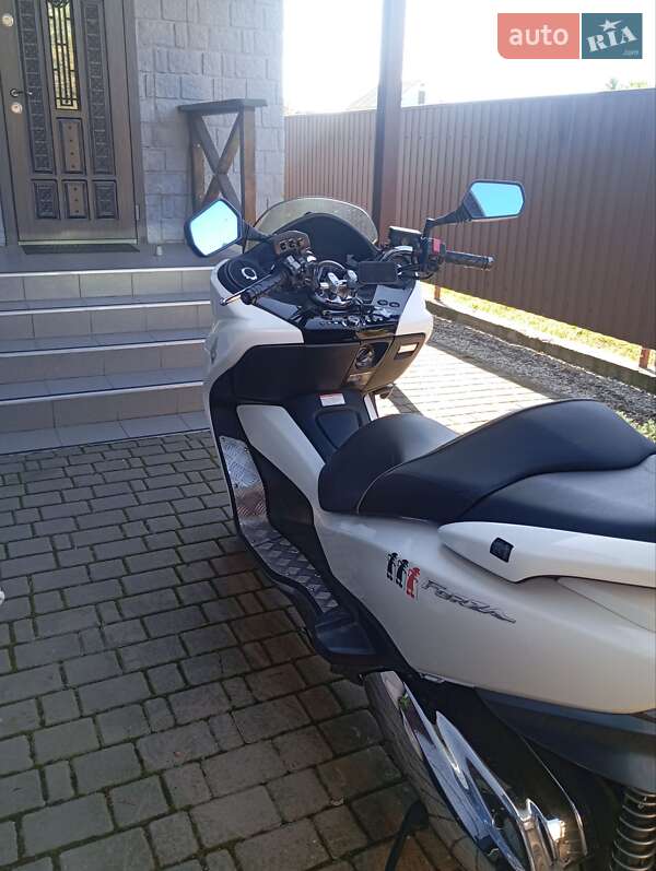 Макси-скутер Honda Forza 250 2011 в Броварах