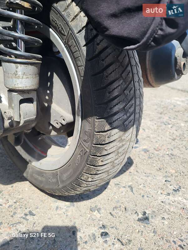 Макси-скутер Honda Forza MF06 2001 в Киеве