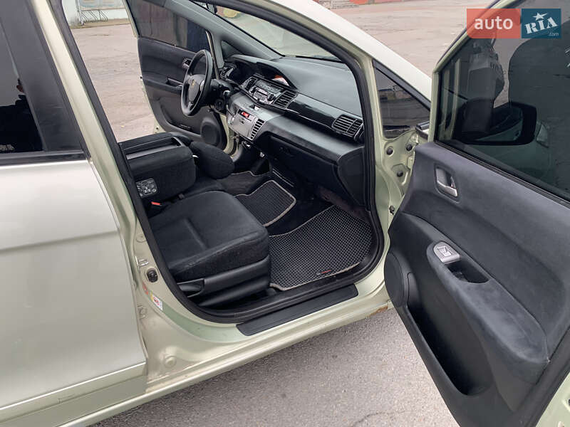 Микровэн Honda FR-V 2005 в Звягеле фото 8 Микровэн Honda FR-V 2005 в Звягеле