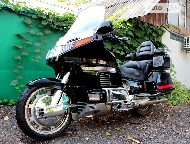 Мотоциклы Honda GL gold wing купить в Москве, фото и цены мотоциклов Хонда GL gold wing в наличии