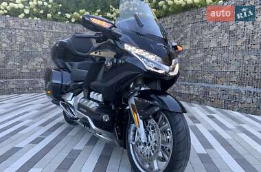 Мотоцикл Круизер Honda GL 1800 Gold Wing Tour 2021 в  фото 2 Мотоцикл Круизер Honda GL 1800 Gold Wing Tour 2021 в