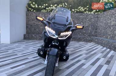 Мотоцикл Круизер Honda GL 1800 Gold Wing Tour 2021 в  фото 10 Мотоцикл Круизер Honda GL 1800 Gold Wing Tour 2021 в