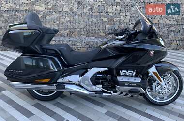 Мотоцикл Круизер Honda GL 1800 Gold Wing Tour 2021 в  фото 6 Мотоцикл Круизер Honda GL 1800 Gold Wing Tour 2021 в