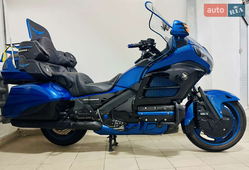 Мотоцикл Туризм Honda Gold Wing GL 1800 2012 в 
