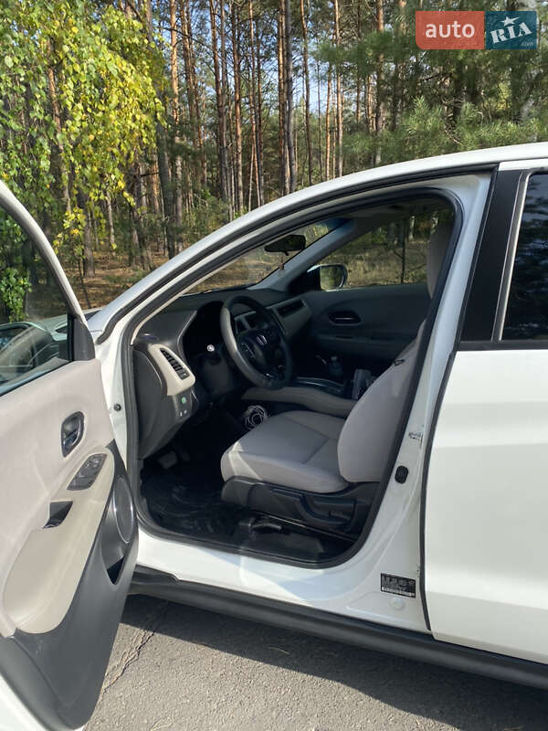 Позашляховик / Кросовер Honda HR-V 2015 в Вараші