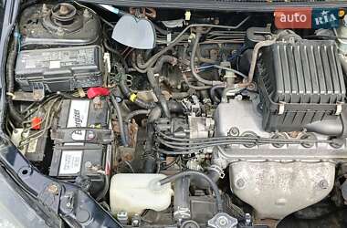 Позашляховик / Кросовер Honda HR-V 2001 в 