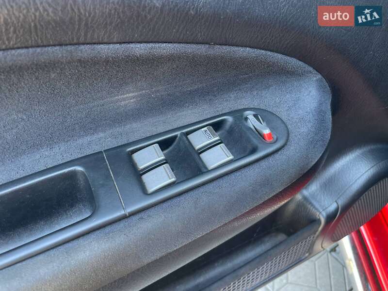 Внедорожник / Кроссовер Honda HR-V 2004 в Николаеве