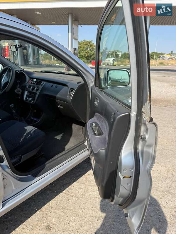 Внедорожник / Кроссовер Honda HR-V 2003 в Коблеве