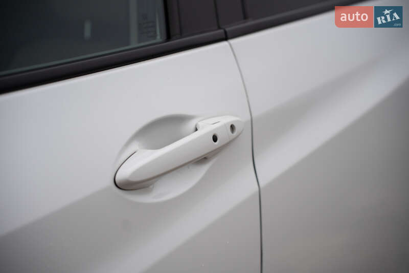 Внедорожник / Кроссовер Honda HR-V 2015 в Киеве