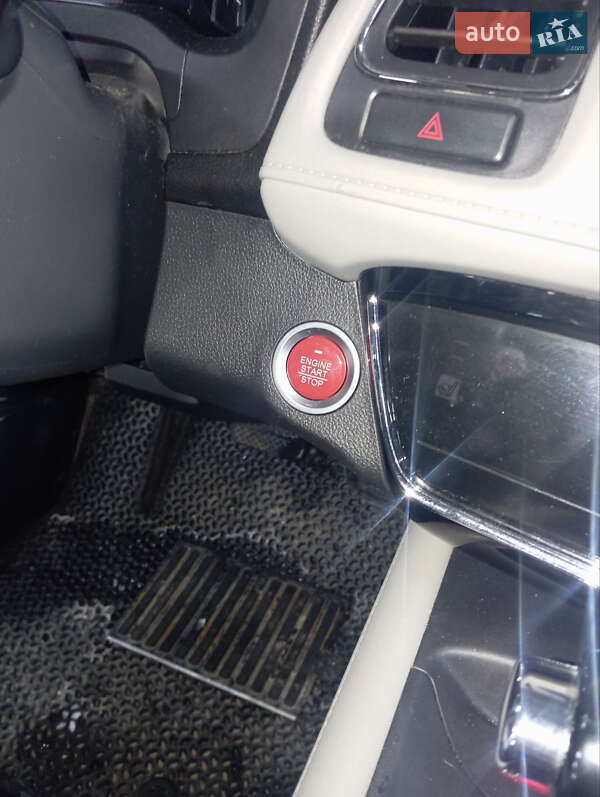 Внедорожник / Кроссовер Honda HR-V 2016 в Киеве