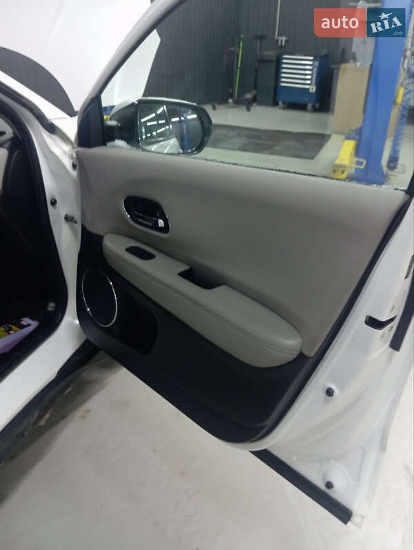 Внедорожник / Кроссовер Honda HR-V 2016 в Киеве