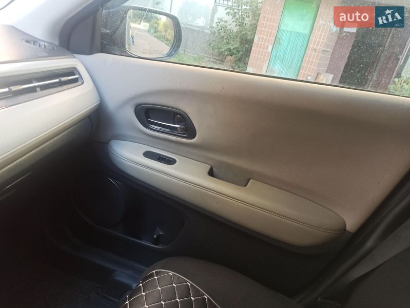 Внедорожник / Кроссовер Honda HR-V 2017 в Полтаве