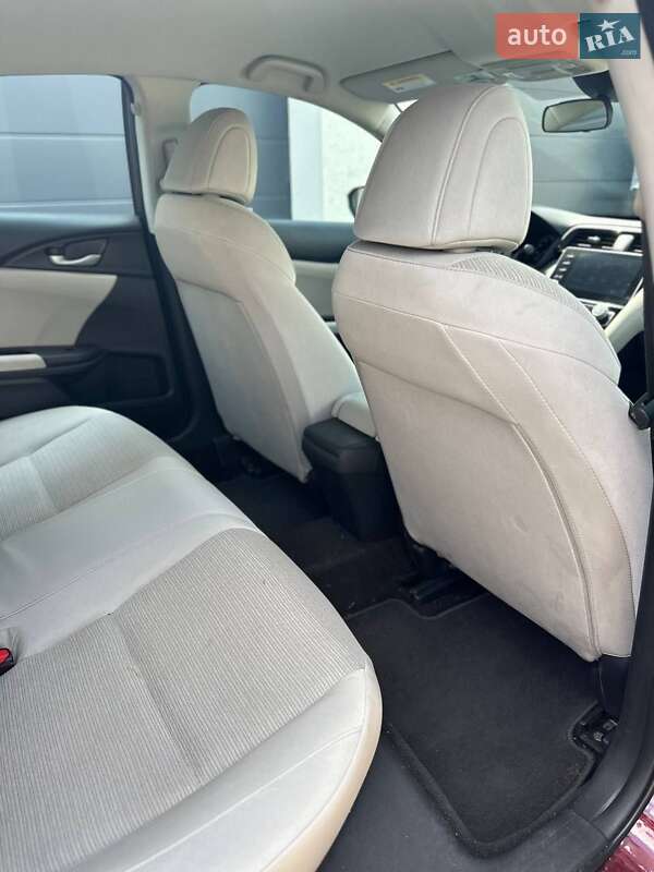 Седан Honda Insight 2018 в Луцке