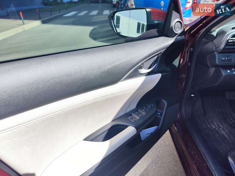 Седан Honda Insight 2018 в Киеве