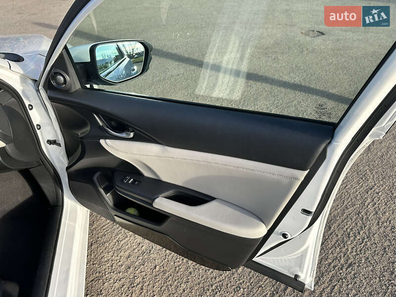 Седан Honda Insight 2018 в Киеве